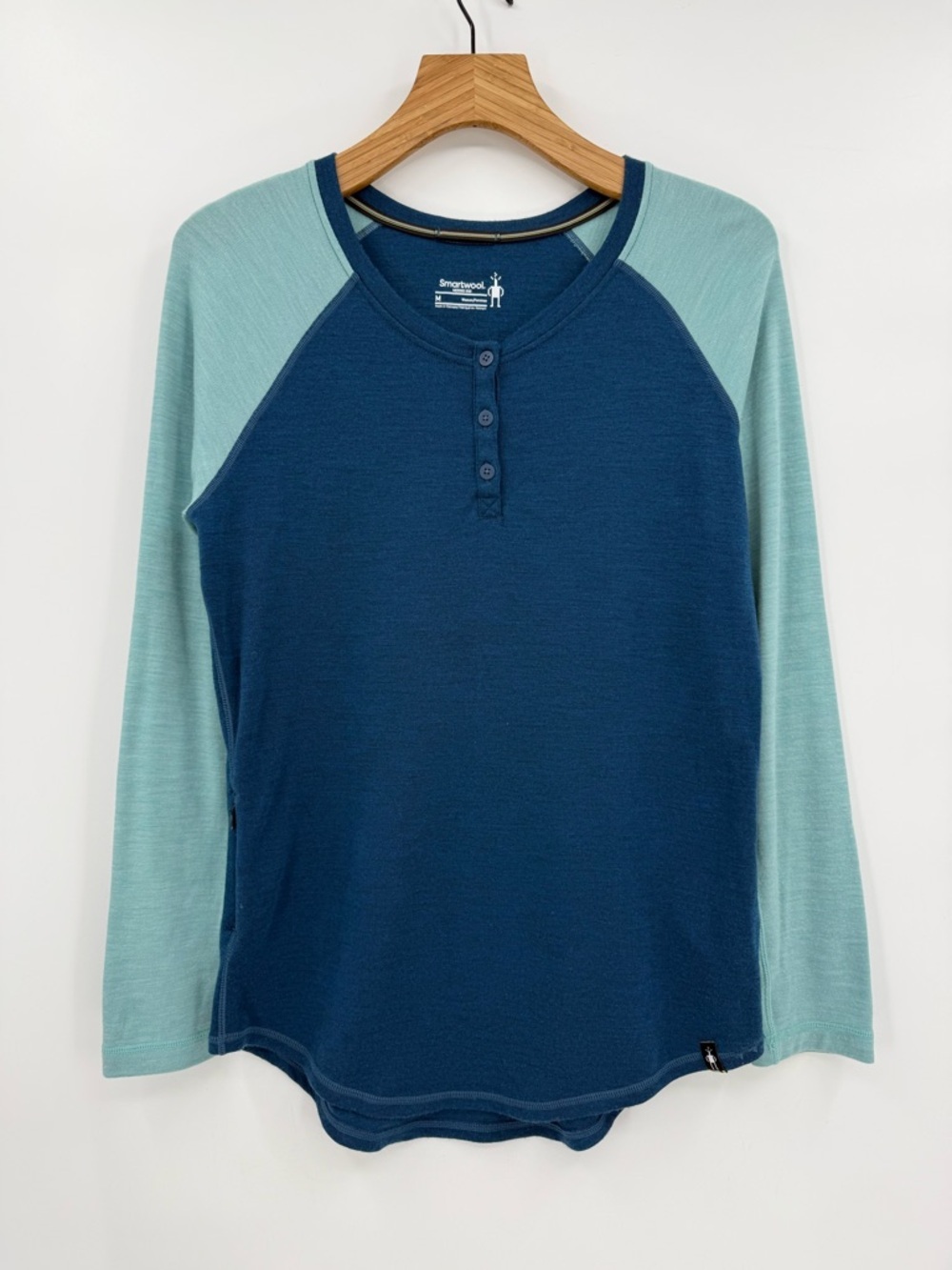 Smartwool Women's Merino 250 Travel Henley Top in Colorblock Blue Teal Size M